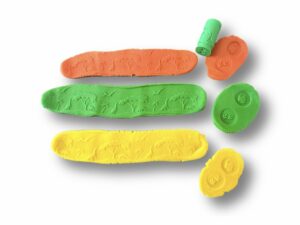 obtiskovaci_valecek_dinosauri