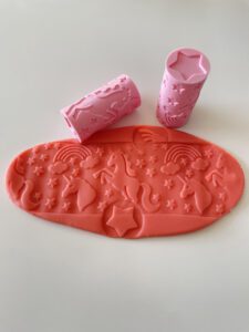 Obtiskovaci-valecek-jednorozci