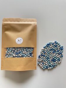 senzoricky material barevna cizrna modro bily mix