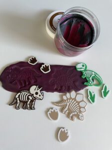 smyslovy-box-vykopavky-s-dinosaury