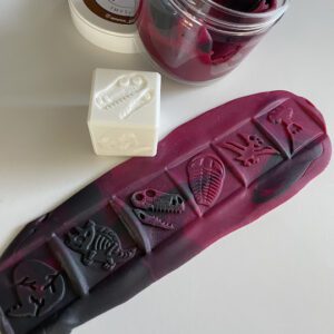 smyslovy-box-vykopavky-s-dinosaury