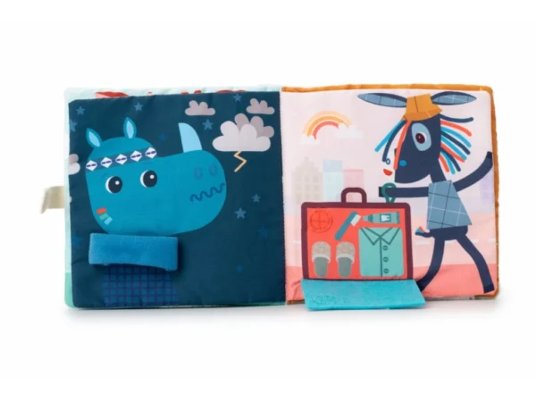 LILLI 83492 lilliputiens textilni knizka s aktivitami dracek joe a jeho muchlacek 11