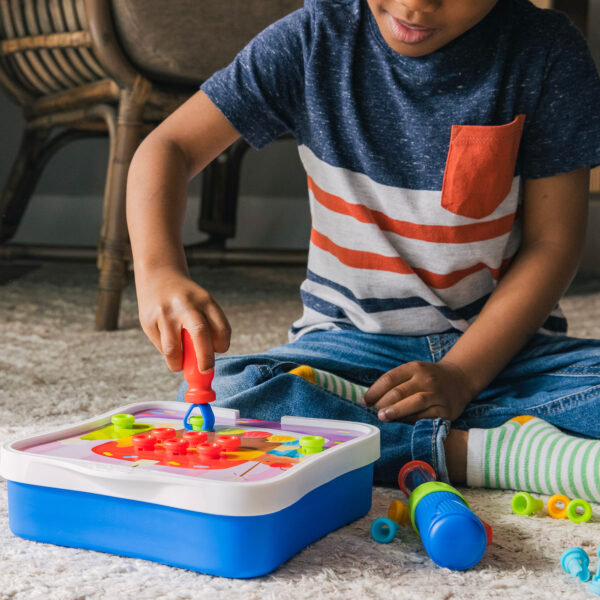 e4300 DD RivetPopWorkshop lifestyle 79 web