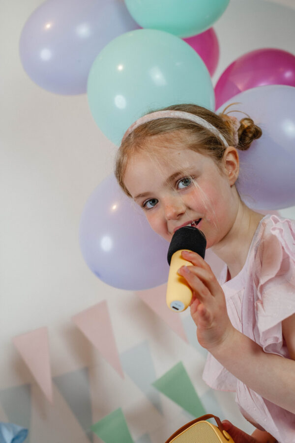 lalar speakblmich yellow bluetooth karaoke set mikrofon a reproduktor zlty 5 scaled