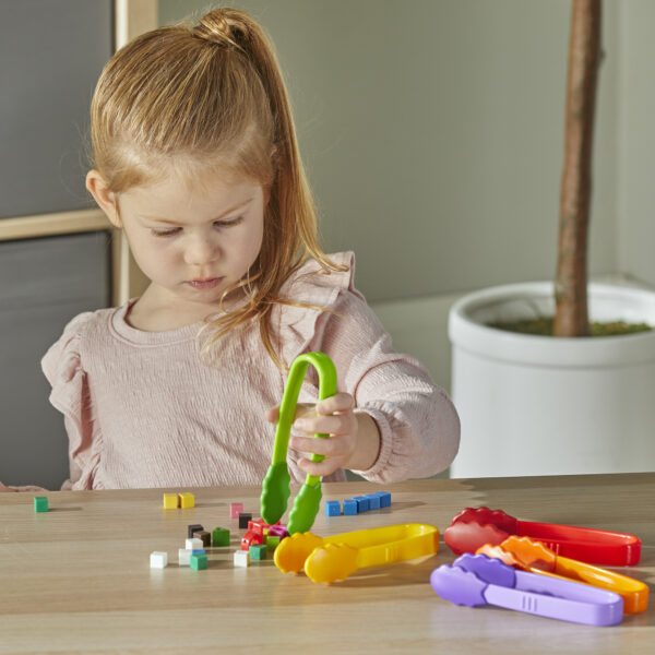 2966 Flex Grip Tongs Girl2 web