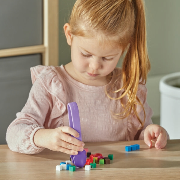 2966 Flex Grip Tongs Girl3 web