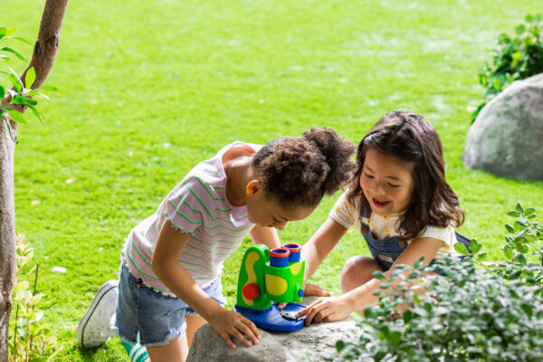 5112 GSJ MyFirstMicroscope EIBrandVideoStill 1 1 scaled