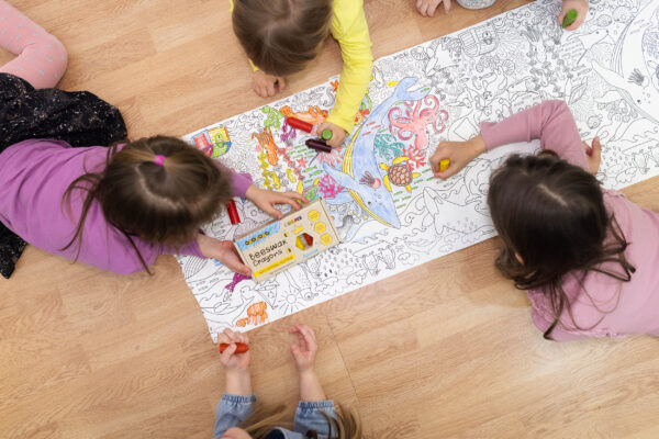 Medenka crayons Junior floor 2