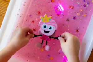 381282-glo-pals-postavicka-princezna-IDA