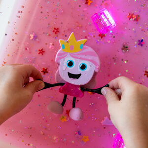381282-glo-pals-postavicka-princezna-IDA