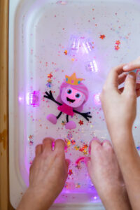 381282-glo-pals-postavicka-princezna-IDA