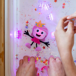 381282-glo-pals-postavicka-princezna-IDA
