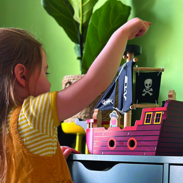 MT7903 fishbones pirate ship LR6