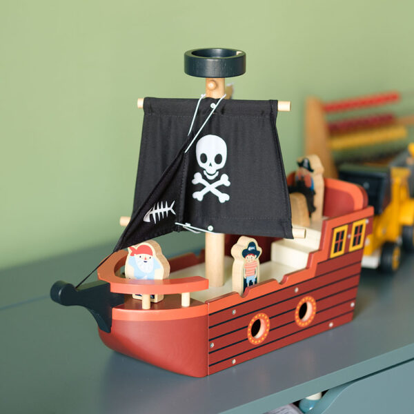 MT7903 fishbones pirate ship LR9