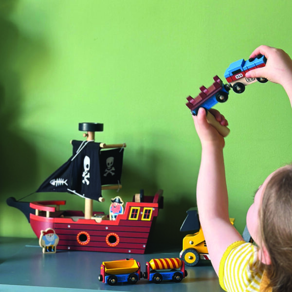 MT7903 fishbones pirate ship MT7743 the cargo train LR1