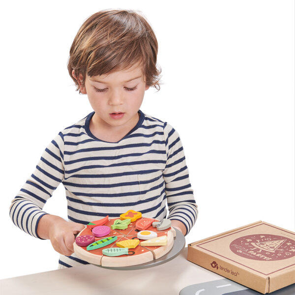 TL8275 pizza with boy