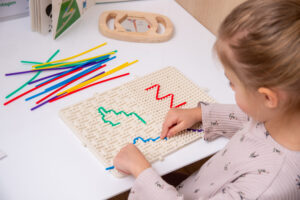 TickiT SiliShapes Sensory Activity Maze motorická tabulka