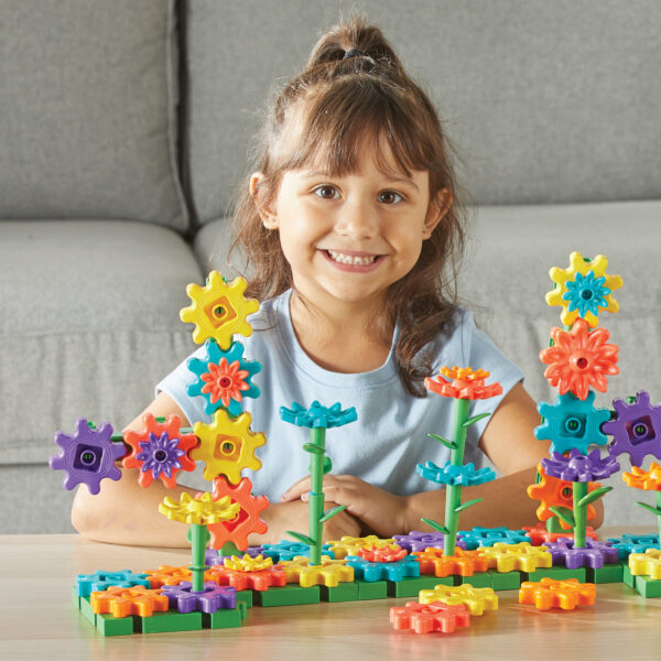 9325 Garden Gears Girl web 1